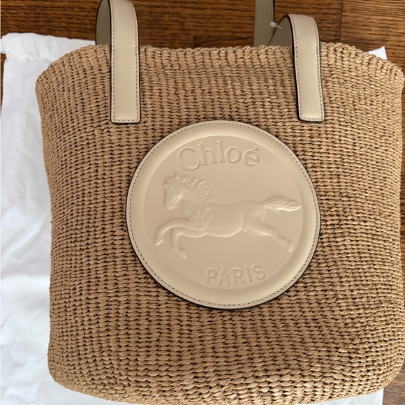 Chloe - Large Horse Medal basket bag in Deep Ivory - Picture 4 of 10